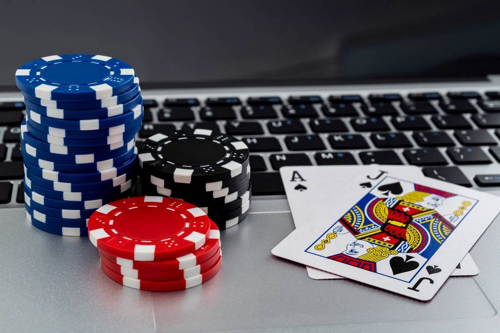 Spiele auf den besten Online-Texas-Hold'em-Seiten 2025